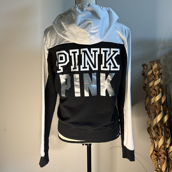 Victoria's Secret Pink Zip-Up Hoodie
Sweatshirt Size S - Picture 4 of 5